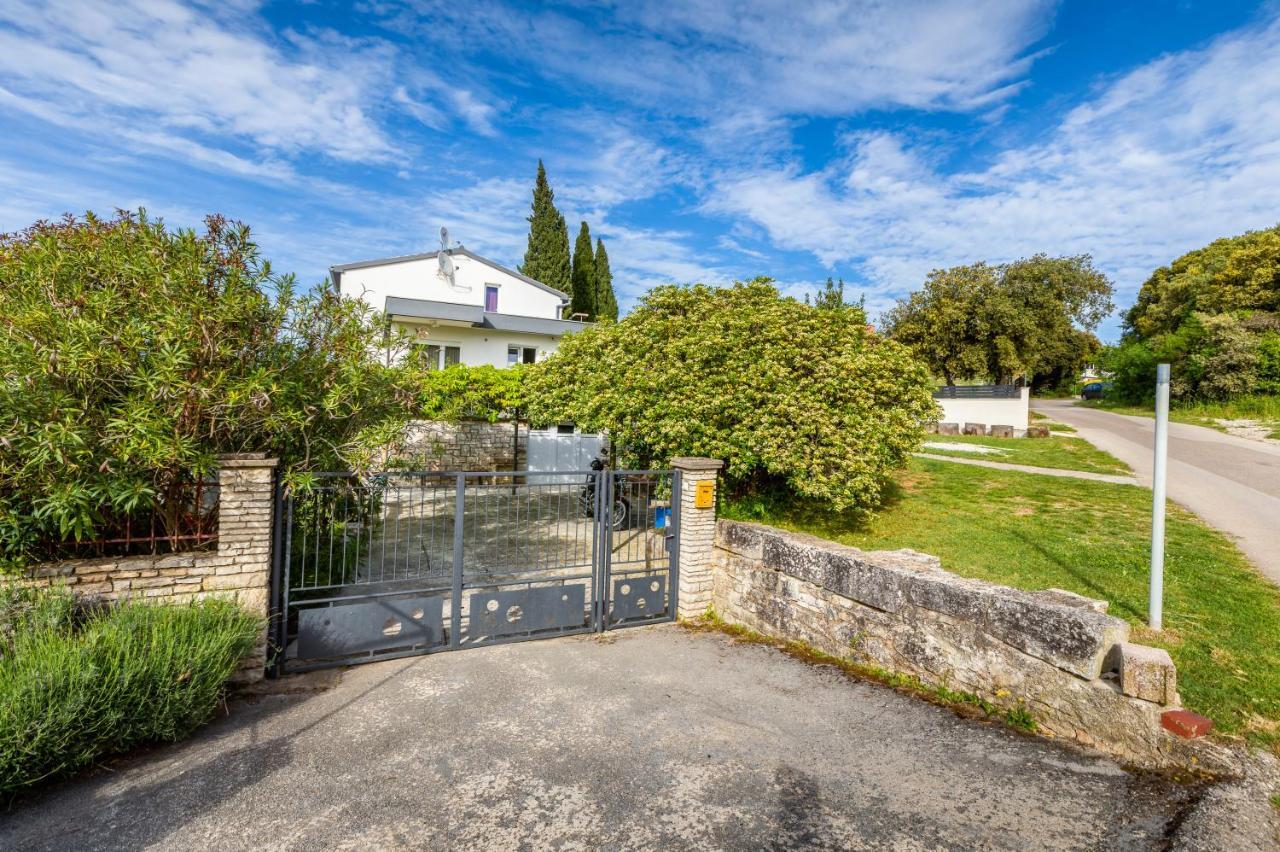 Nature & Sea Holiday Home With Pool Pula Buitenkant foto