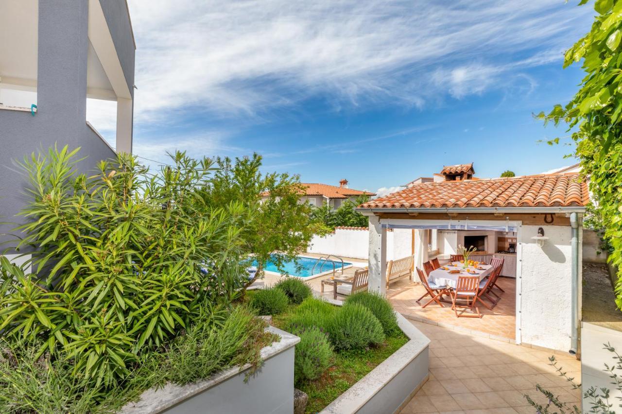 Nature & Sea Holiday Home With Pool Pula Buitenkant foto