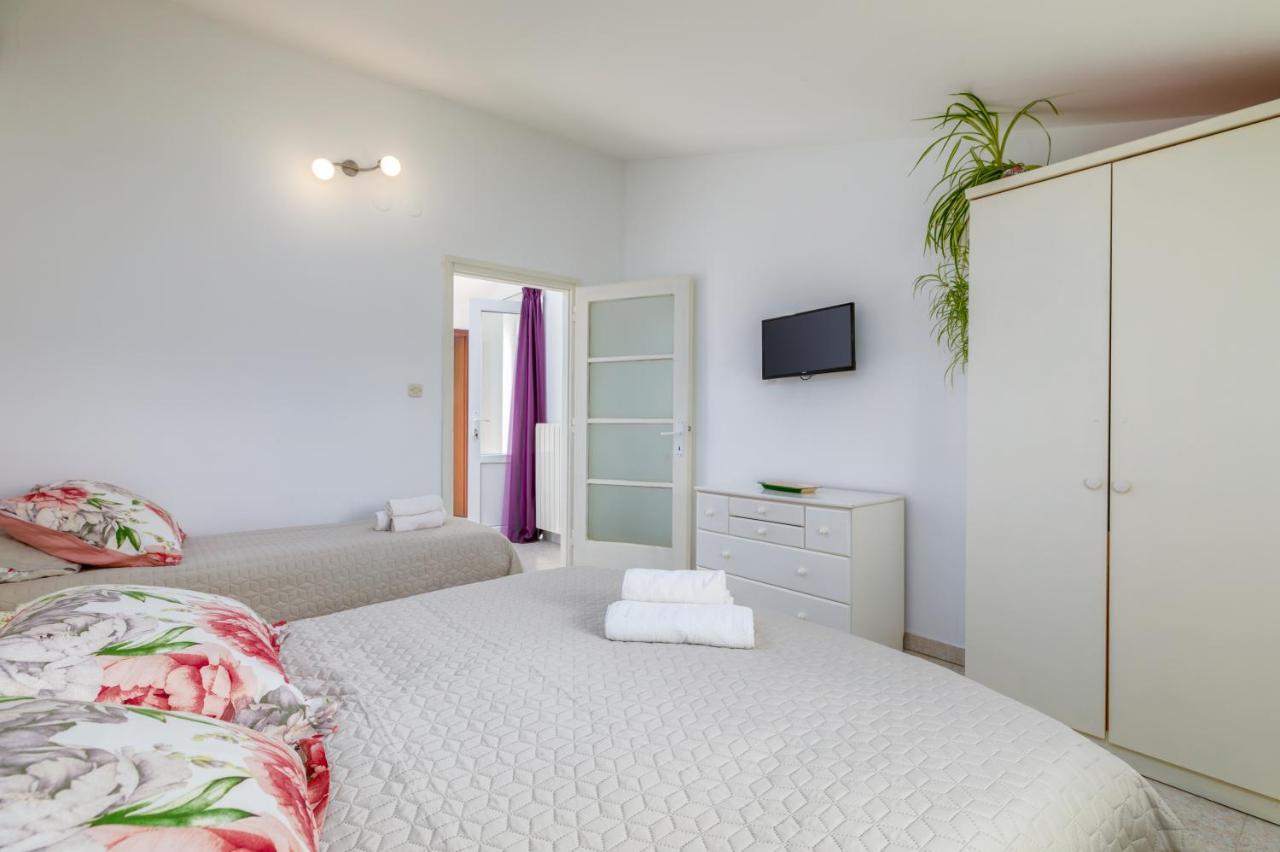 Nature & Sea Holiday Home With Pool Pula Buitenkant foto