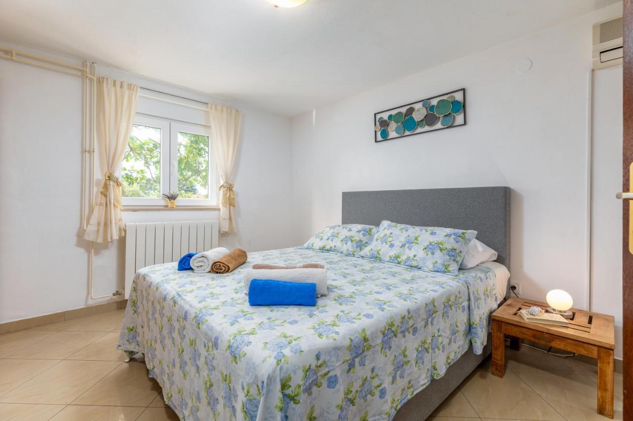 Nature & Sea Holiday Home With Pool Pula Buitenkant foto