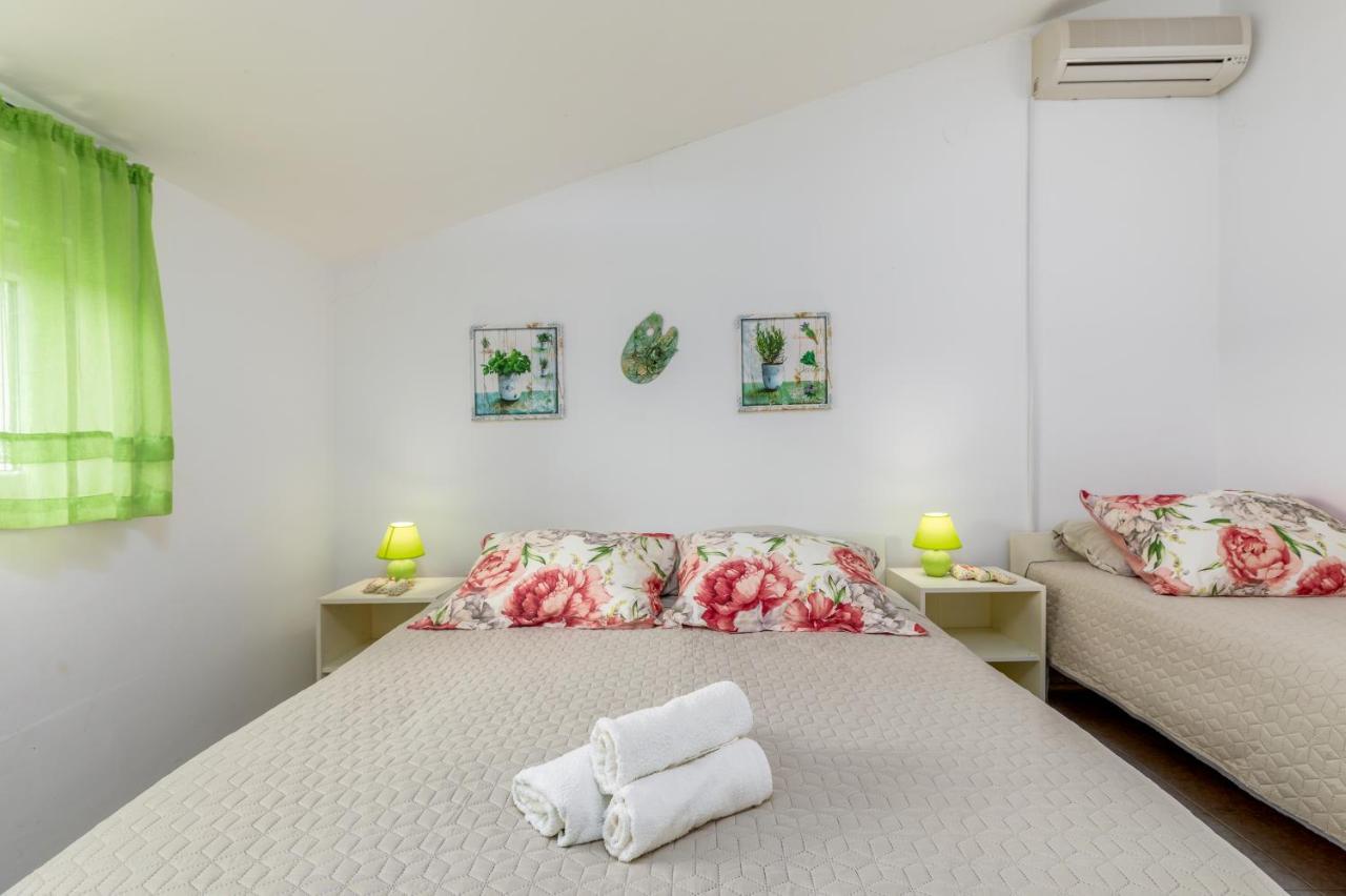Nature & Sea Holiday Home With Pool Pula Buitenkant foto