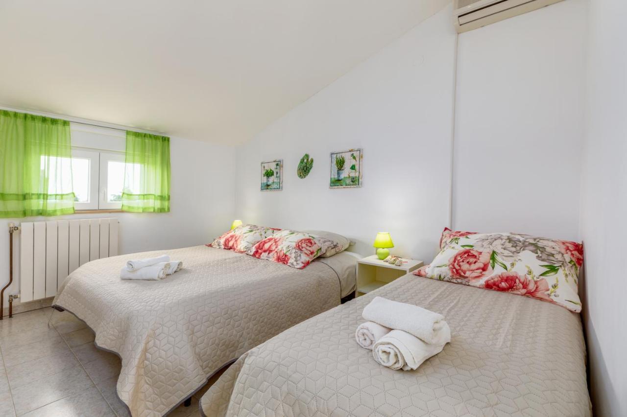 Nature & Sea Holiday Home With Pool Pula Buitenkant foto